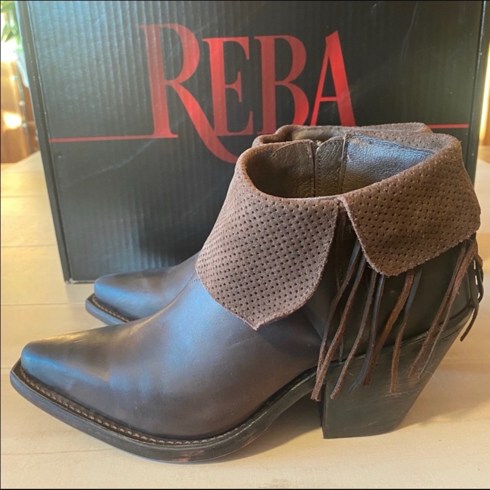 Justin Boots
"Reba" booties
$140 Size: 8 Justin Boots
(NWT
Justin
"HOPE" booties - Picture 4 of 5